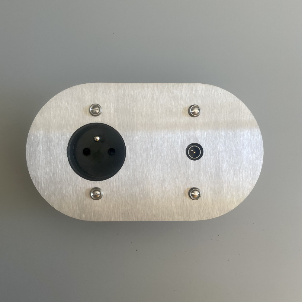 8i1-prise-TV design-inox-rond.1